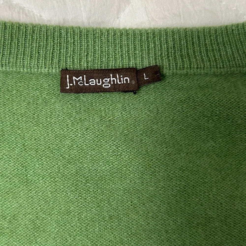 J. McLaughlin 100%Cashmere Classic Green V-Neck Sweater
